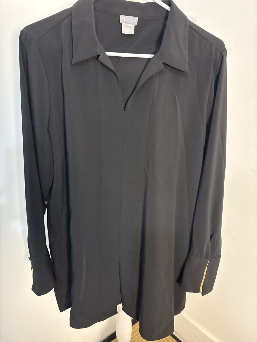 Chicos Womens Black V-Neck Long Sleeve Tunic Top Gold Bar Detail 12-14 (2)